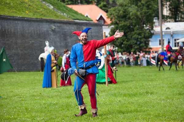 TALLINN, ESTONIA - 01 MAY 2016: Medieval jester runs the event — Stock Photo, Image