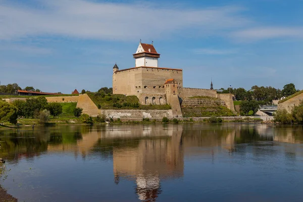 Medieval fortress on the river Narva, Estonia and Russia border. Summer day view. — Stock Photo, Image