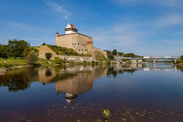 Medieval fortress on the river Narva, Estonia and Russia border. Summer day view. — Stock Photo, Image