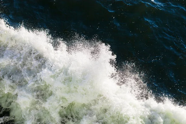 嵐の中の海の波 — ストック写真