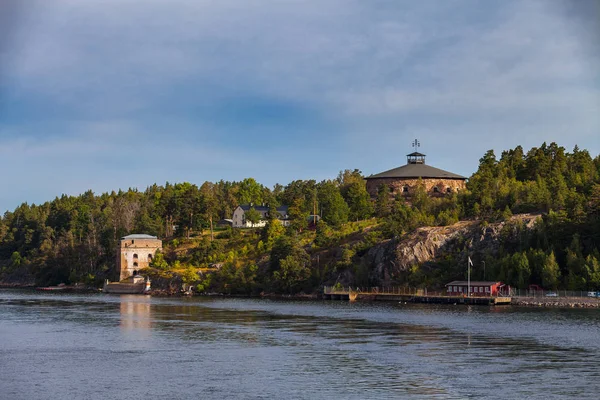 スウェーデン ストックホルム群島でトランスミッタバクスホルム、近くの中世の Oscar Fredriksborgs 要塞 — ストック写真