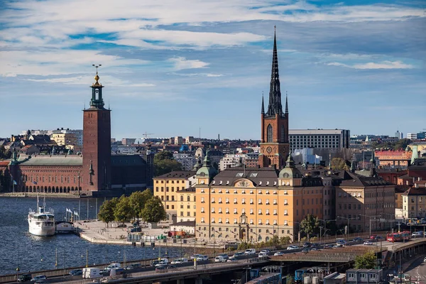 Stockholm, Sverige - September 16, 2016: Skyline över gamla stan och modern infrastruktur — Stockfoto