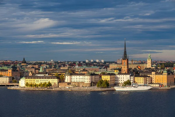 Skyline della città vecchia al tramonto. Stoccolma. Svezia — Foto Stock