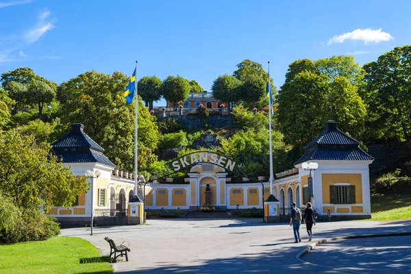 Stockholm, İsveç - 17 Eylül 2016: Giriş etnografik kompleksi için Açık Hava Müzesi Skansen, bulunan Djurgarden Adası'nda