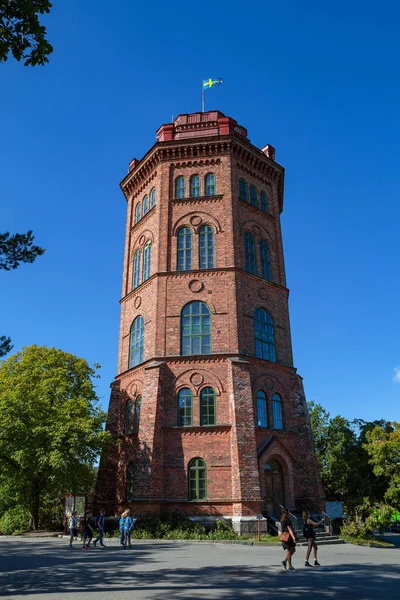 ESTOCOLMO, SUECIA - 18 DE SEPTIEMBRE DE 2016: Antigua torre de agua de ladrillo. Complejo etnográfico el museo al aire libre Skansen, ubicado en la isla Djurgarden — Foto de Stock