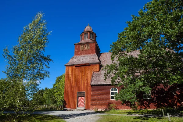 スカンセン、ストックホルム、スウェーデンで赤い木造の古い教会 — ストック写真