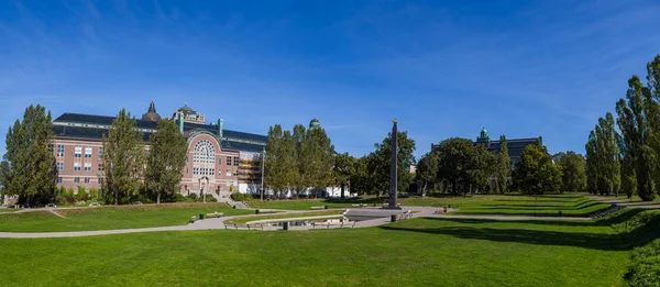 STOCKHOLM, SUÉCIA - SETEMBRO 20, 2016: Edifícios e parques da Universidade de Estocolmo — Fotografia de Stock