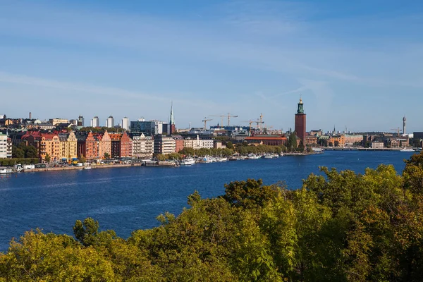 Стокгольмская набережная с лодками, вид с воздуха — стоковое фото