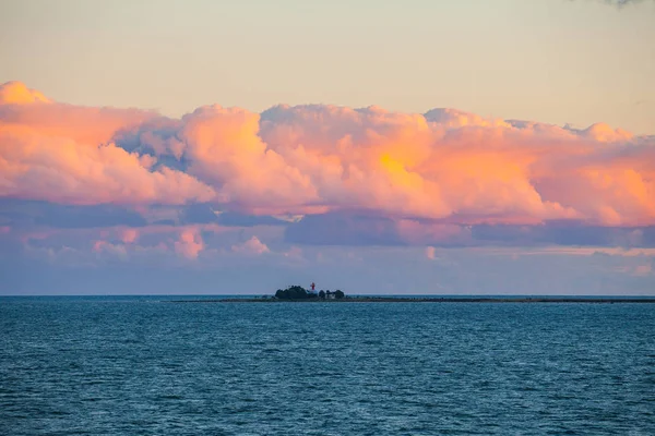 Красочный закат над Балтийским морем — стоковое фото