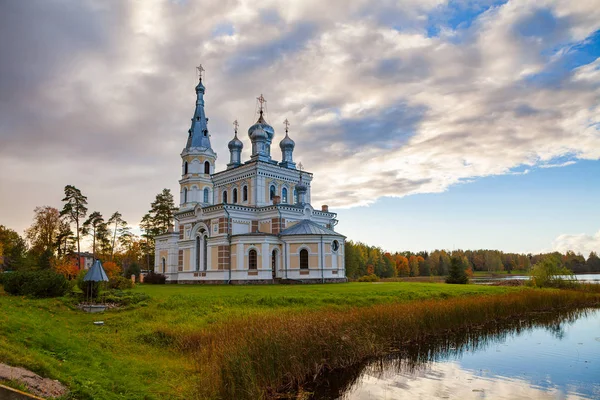 Sunset landscape of beautiful Orthodox church on the meadow, fall time. Stameriena, Latvia. — Stock Photo, Image