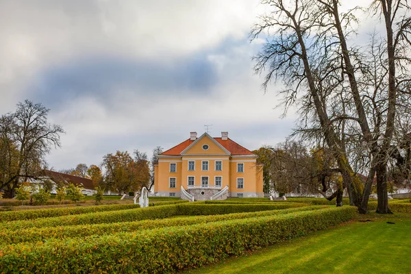 Palmse 매너, 에스토니아 가 시간입니다. 럭셔리 빌라, 공원 및 정보 센터. — 스톡 사진