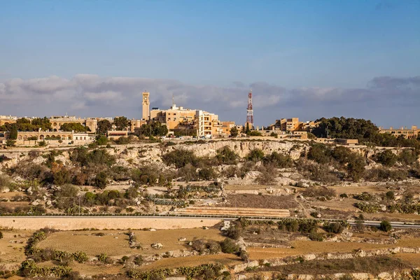 Havadan görünümü, eski şehir Mdina görülen kırsal Malta Island