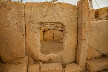 HAGAR QUIM, MALTA - 16 Ekim 2016: Tarih öncesi tapınak, Malta adasının megalitik simgesi. İç görünüm.