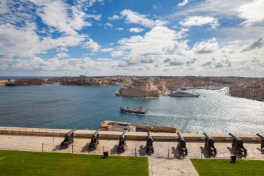 Valletta, Malta - 16 Ekim 2016: Pil selamlayan. Büyük liman