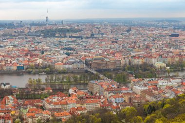 Panoramik kent ile kiremitli çatıları, Prague, Çek Cumhuriyeti