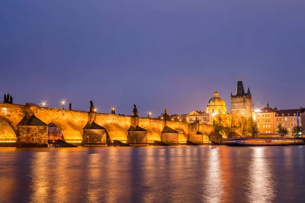 Charles bridge water reflection and old town at night, Prague, Czech republic — Stock Photo, Image