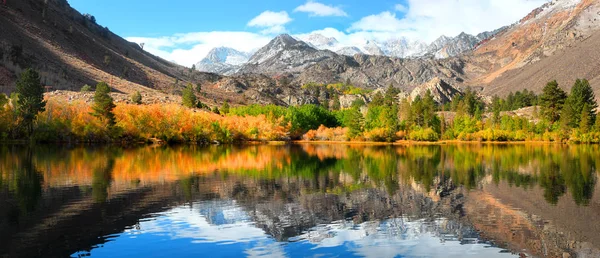 Colores de otoño cerca del lago Sabrina, Bishop California — Foto de Stock