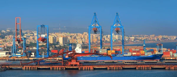 维萨卡帕特南港口是由货物处理在印度的第二大港口 — 图库照片