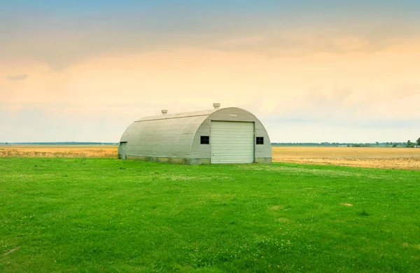 Metal hanger garage in the middle of fields — Stock Photo, Image