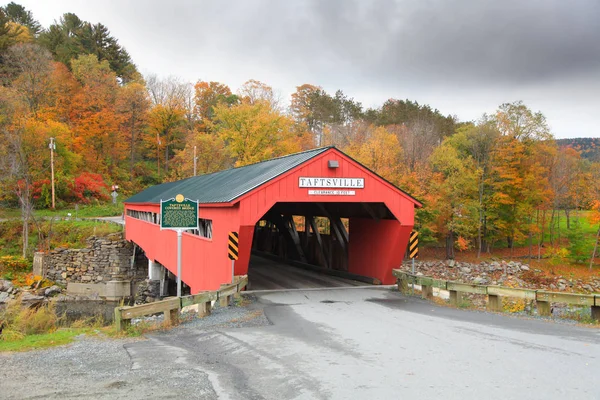 Taftsville kapalı köprü çevre Woodstock Vermont — Stok fotoğraf