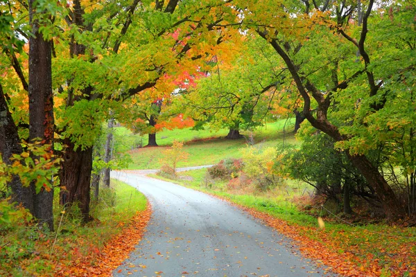 Route rurale pittoresque du Vermont au début de l'automne — Photo