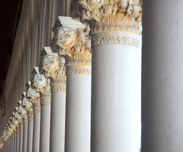 Italian architecture of tall pillars in a row — Stock Photo, Image