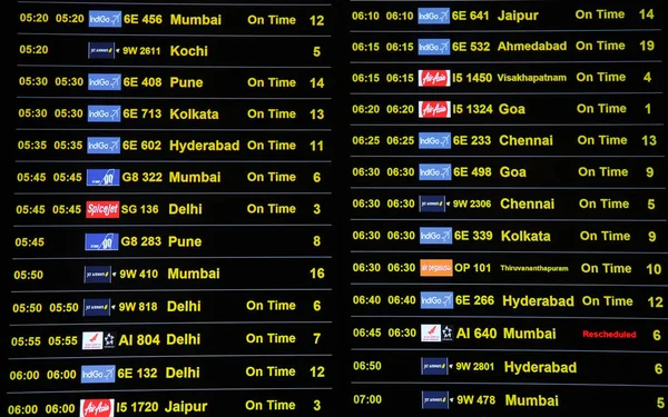 Kempegowda 国際空港に到着、出発のスケジュール — ストック写真