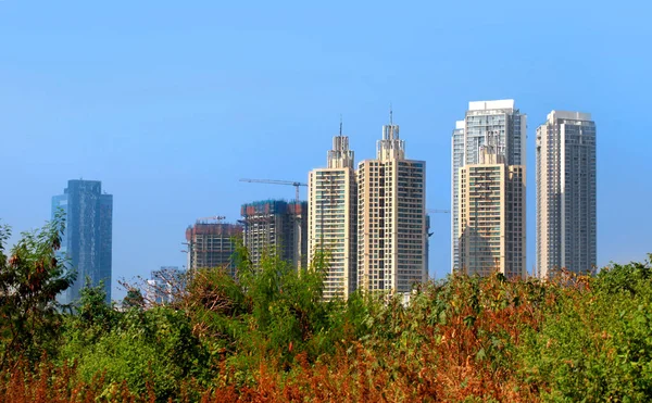 Tall residential buildings in Mumbai, India — Stock Photo, Image