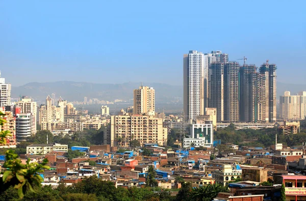 Mulund je předměstí Bombaje, jedna z nejstarší plánované předměstí na okraji města Mumbai — Stock fotografie
