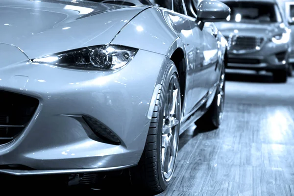 Coches deportivos en exhibición en el centro comercial — Foto de Stock