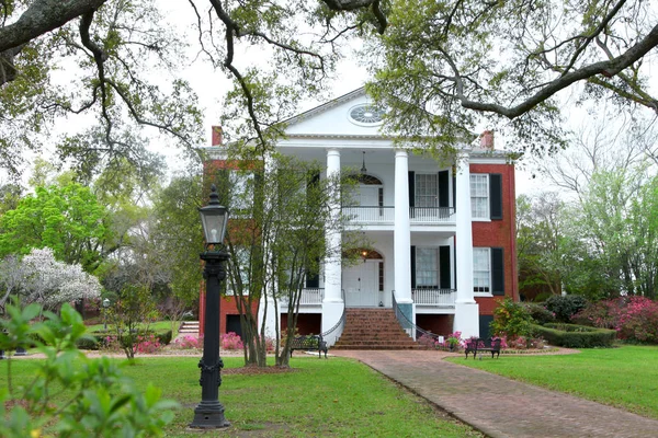 Sidewalk leading to Rosalie mansion — Stock Photo, Image