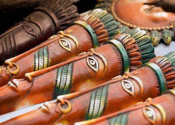 Máscaras de barro artesanais da Índia — Fotografia de Stock