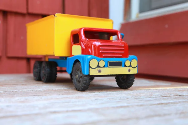 다채로운 장난감 트럭의 총 닫습니다 — 스톡 사진