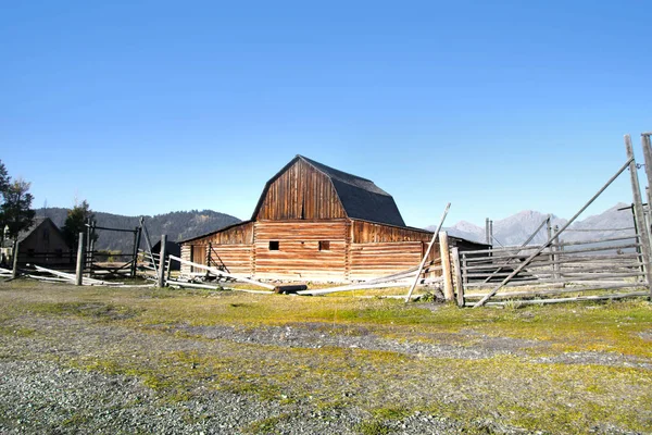 Mormon kultowego wiersza Barn jest część parków narodowych Tetons Grand — Zdjęcie stockowe