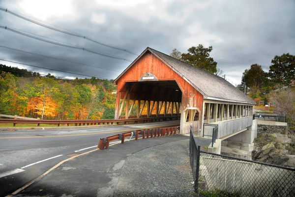 Ponte coberta de Quechee cênica perto de Woodstock Vermont — Fotografia de Stock