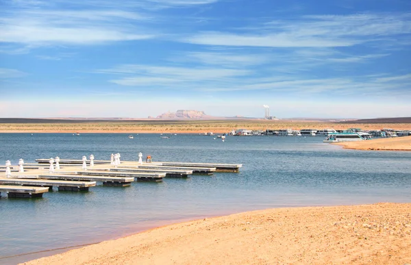 Malebná krajina jezera powell poblíž stránky arizona — Stock fotografie