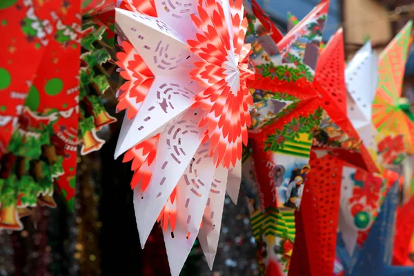 Papier étoile de Noël coloré conçoit à vendre sur le marché — Photo