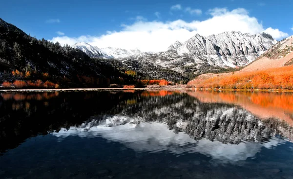 内华达山脉北部湖景观 — 图库照片