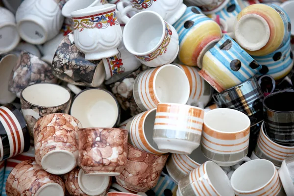 Many clay cups randomly arranged for sale — Stock Photo, Image
