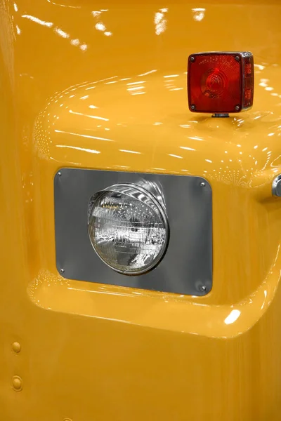 Close-up shot van oude truck koplamp — Stockfoto
