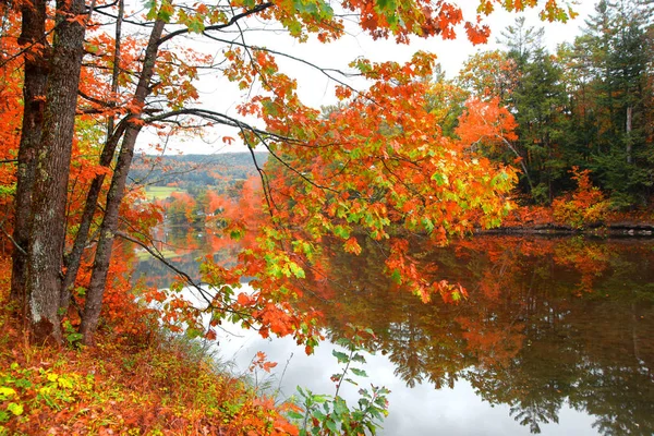 Rio Ottauquechee cênico perto de Woodstock Vermont — Fotografia de Stock