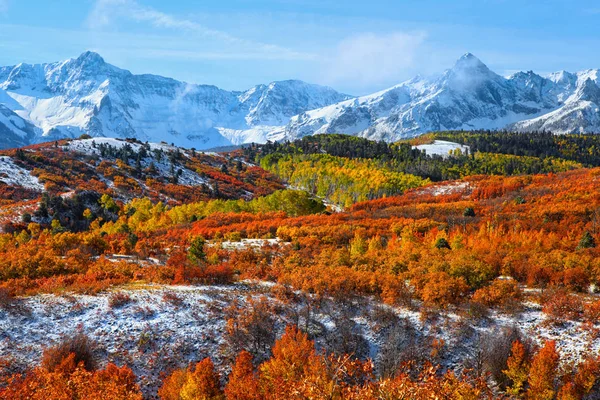 Scenic landscape of Dallas divide in autumn time — Stock Photo, Image