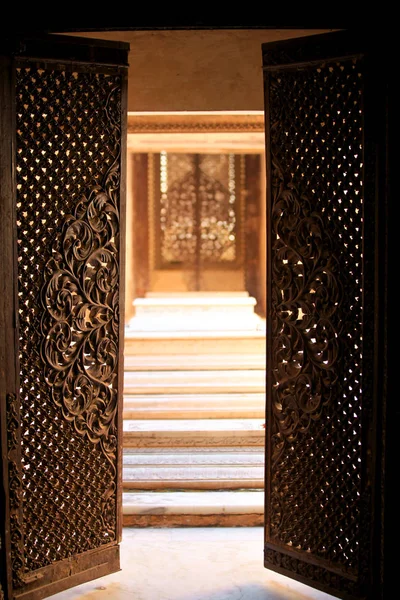 Doors open to enter historic Paigah tombs — Stock Photo, Image