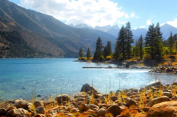 Paesaggio paesaggistico dei laghi gemelli in California Sierra Mountains — Foto Stock