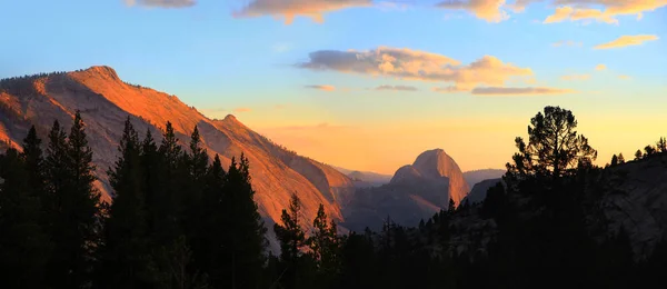 Media Cúpula Parque Nacional Yosemite Desde Colina Límite Bajo Sol —  Fotos de Stock