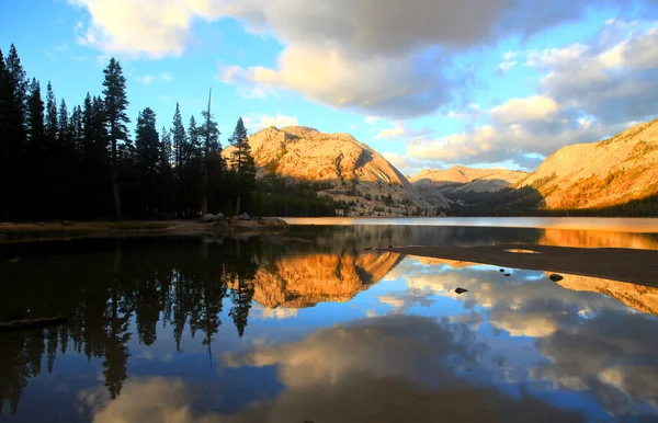 Lago Tenaya Parque Nacional Yosemite —  Fotos de Stock