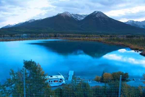 Vermiljoen Meren Omgeving Van Banff Stad Nachttijd — Stockfoto