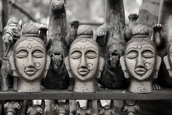 Trois Statues Bouddha Argile Monochrome — Photo