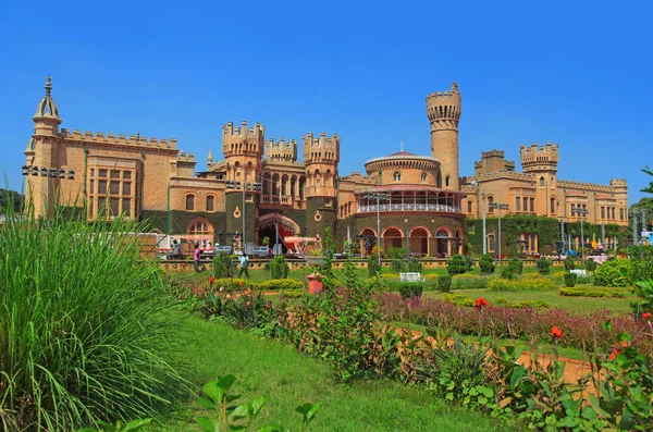 印度班加罗尔 12月13日 印度班加罗尔宫殿 2015年12月13日 班加罗尔宫殿是由一个伍达德国王在1887年建造的400英亩空间 受温莎城堡的启发 — 图库照片