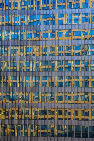 Glasfönster Hög Byggnad — Stockfoto